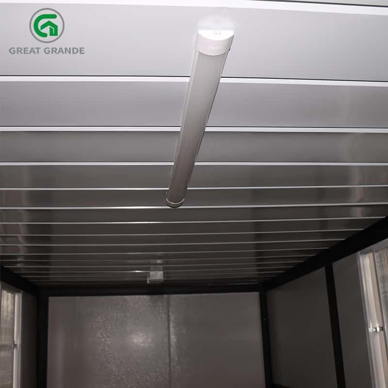 Tùy chỉnh trong khung đen gấp nhà Prefab cửa bên tường với ba cửa sổ